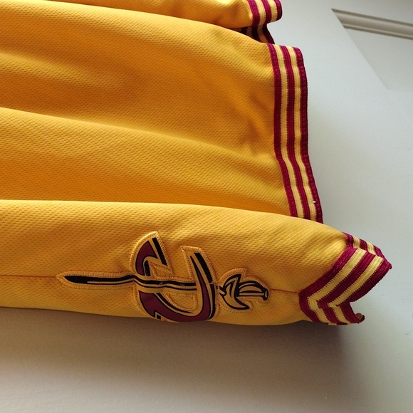 Men's Adidas 🏀 Cleveland Cavs Cavaliers Basketball Lebron Kyrie Retro short XL - Picture 7 of 9